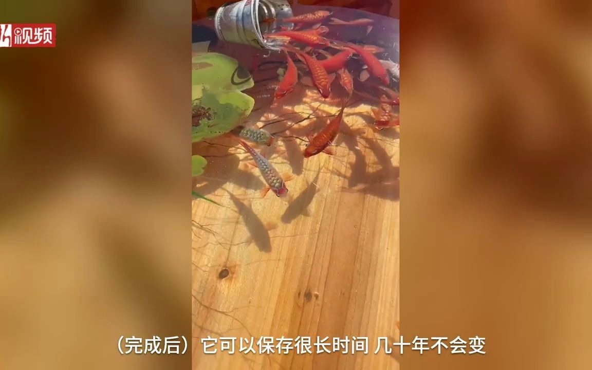 牛人!80后小伙用胶水作3d金鱼画走红,逼真到猫看了会去舔哔哩哔哩bilibili