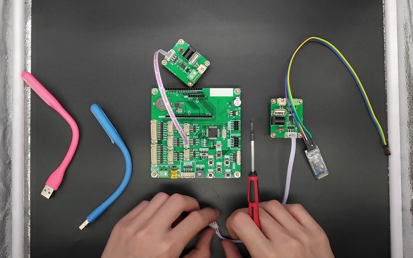 0046_基于51单片机蓝牙控制led灯_多功能板