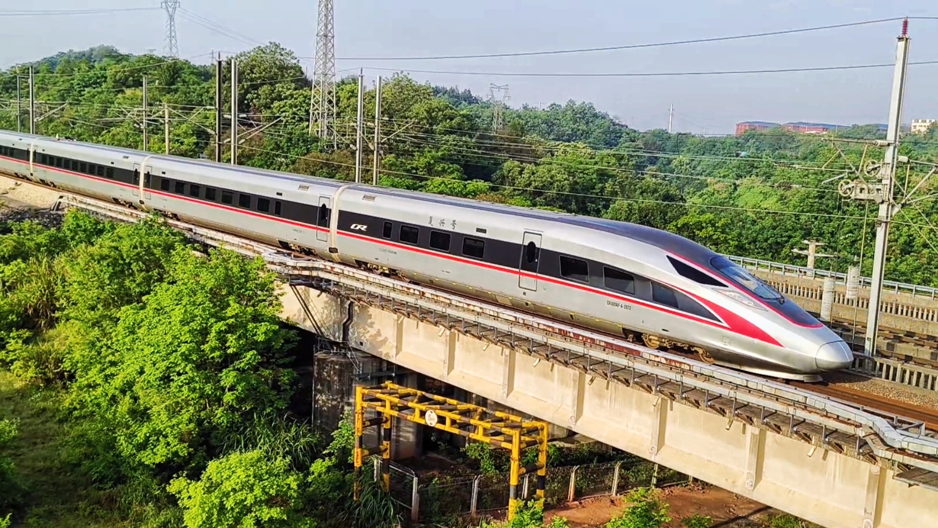 为什么武广高铁那么贵