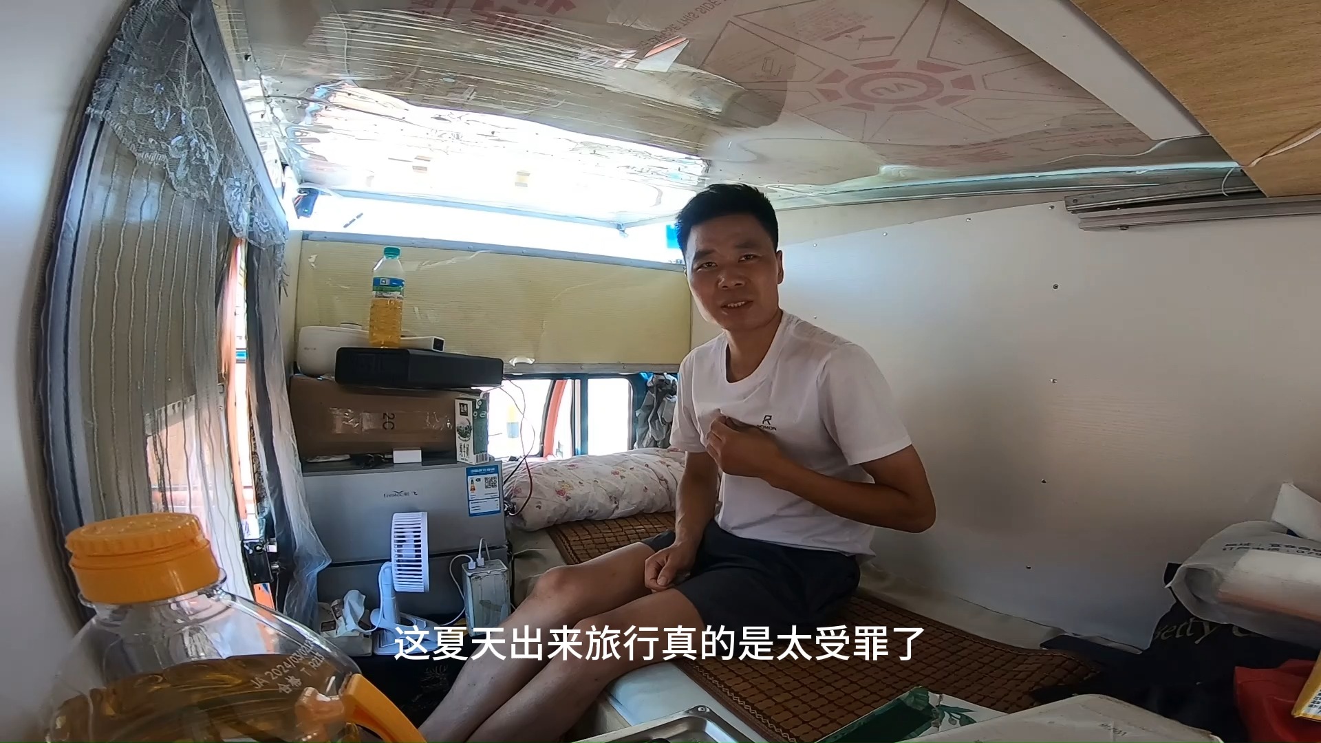 骑续航只有100公里不到的三轮车去旅行 续航焦虑严重 每天要充电