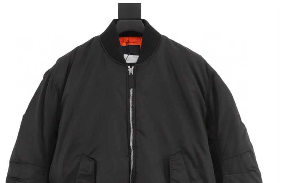 说一下高仿prada普拉达prd 23fw 纯色飞行员羽绒夹克外套