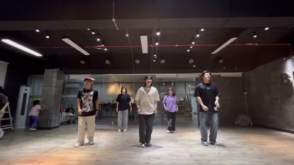 [图]零基础学习hiphop51 再跳小城夏天 肖恩编舞 彻底摆烂全程在玩的一节课