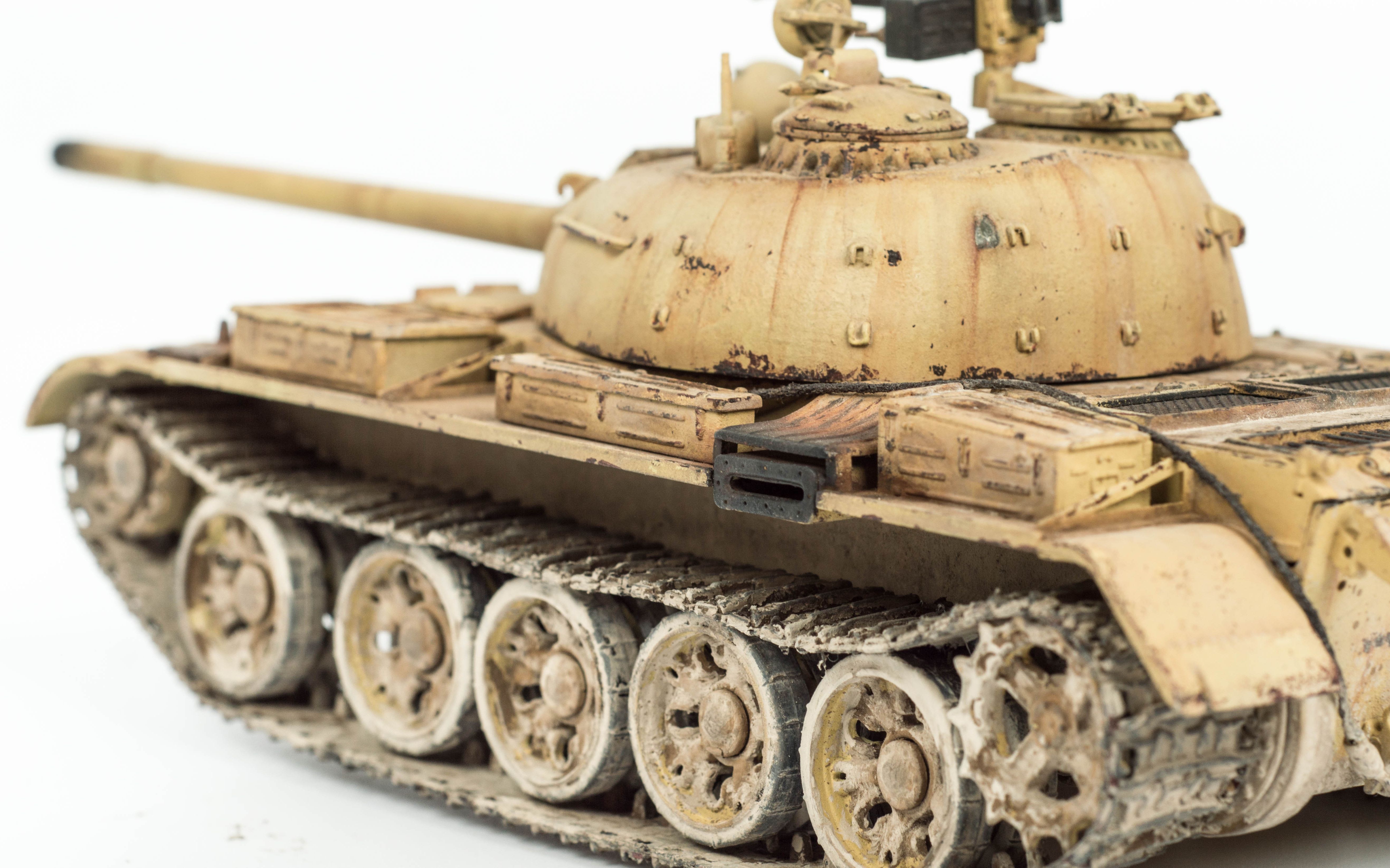 伊拉克成色五对轮!1/35比例t-54b坦克模型亿点细节展示