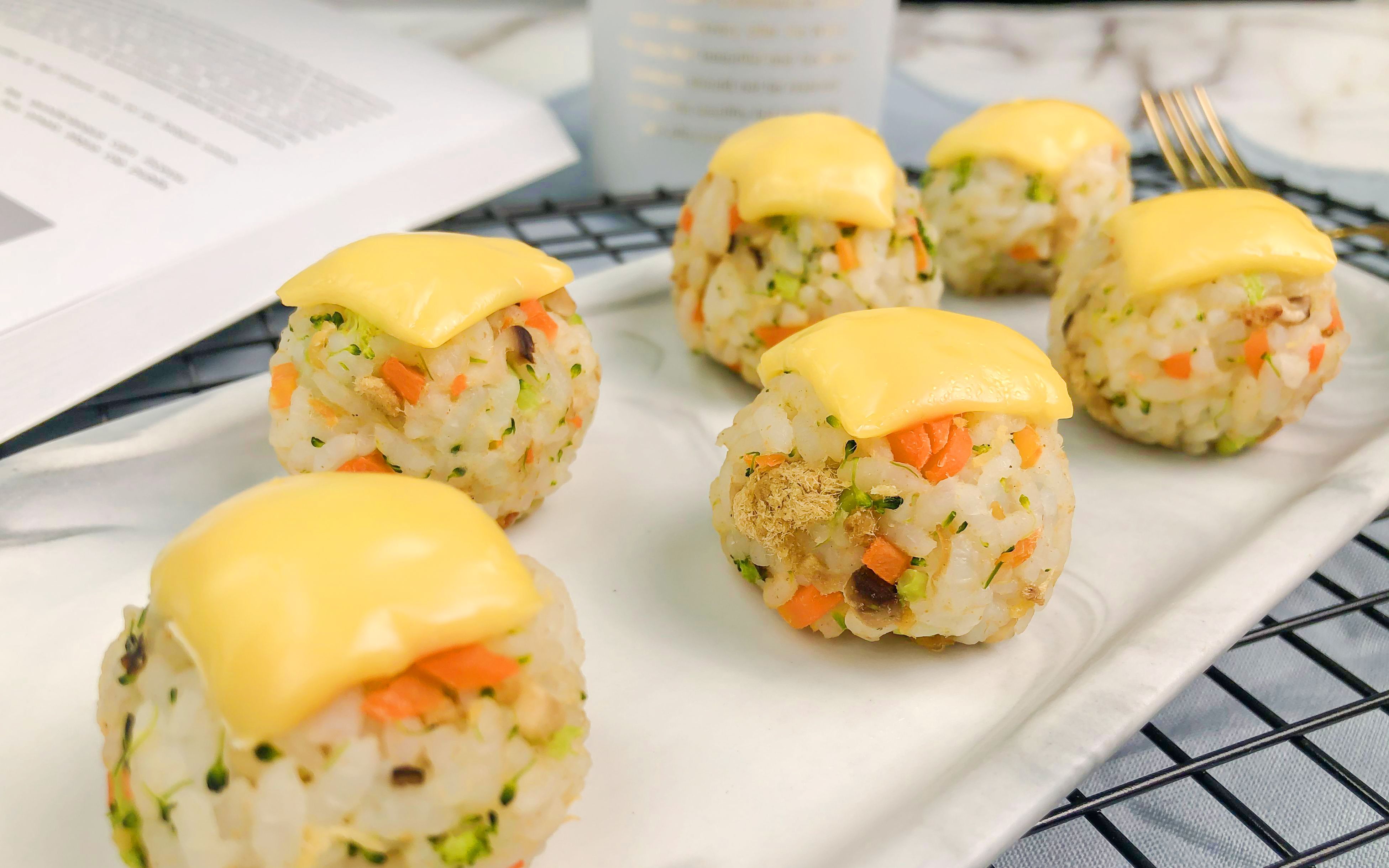 【芝士肉松小饭团】真没想到,0厨艺也能快速搞定娃的一餐!