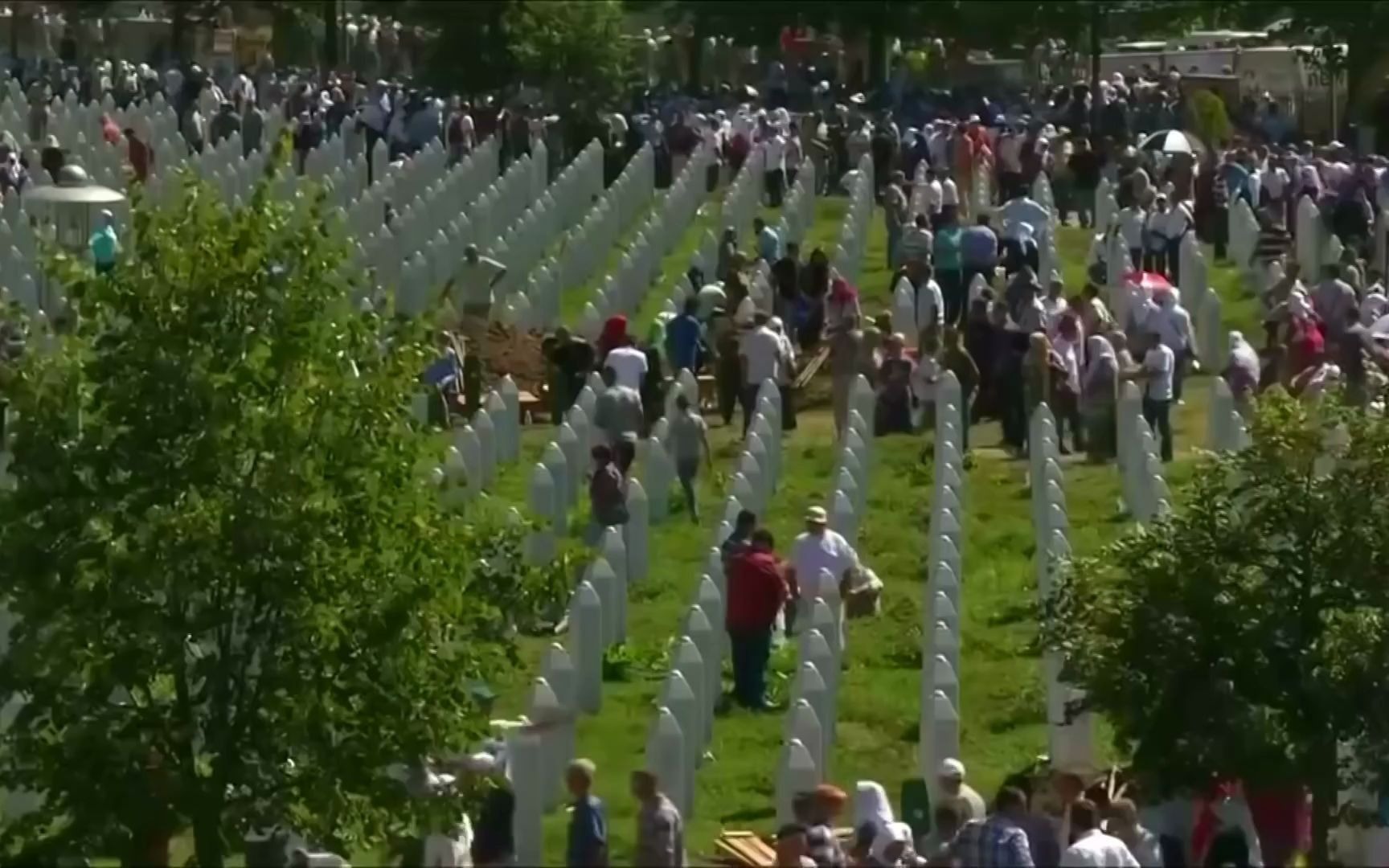 [图]Thousands commemorate Srebrenica massacre