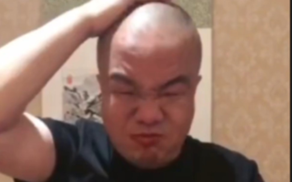 刀酱挑战火鸡面,一包面11袋酱挑战尕娃的极限!