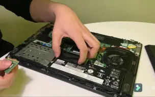 Video herunterladen: thinkpad T480拆机升级内存和硬盘