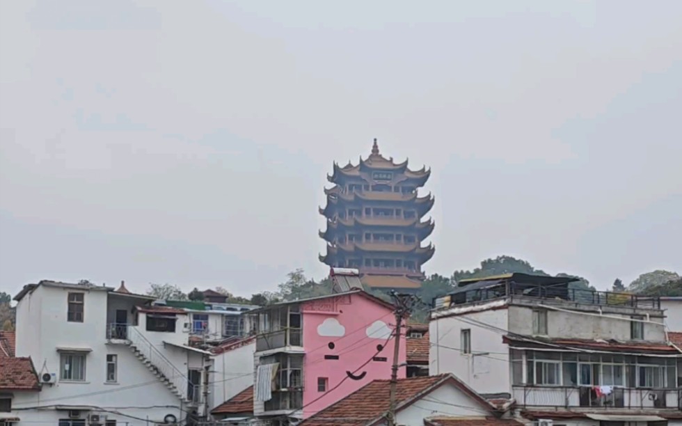 黃鶴一去不復返,白雲千載空悠悠.