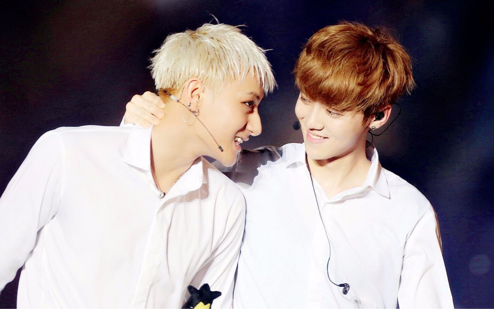 梦回exo!黄子韬私下去鹿晗演唱会,激情跟唱与台上鹿晗挥手互动