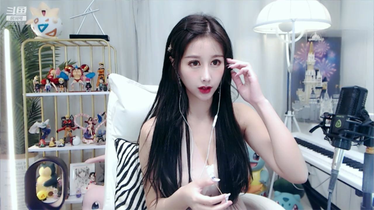 斗鱼美女舞蹈主播三岁伊热舞主播5.13直播录像