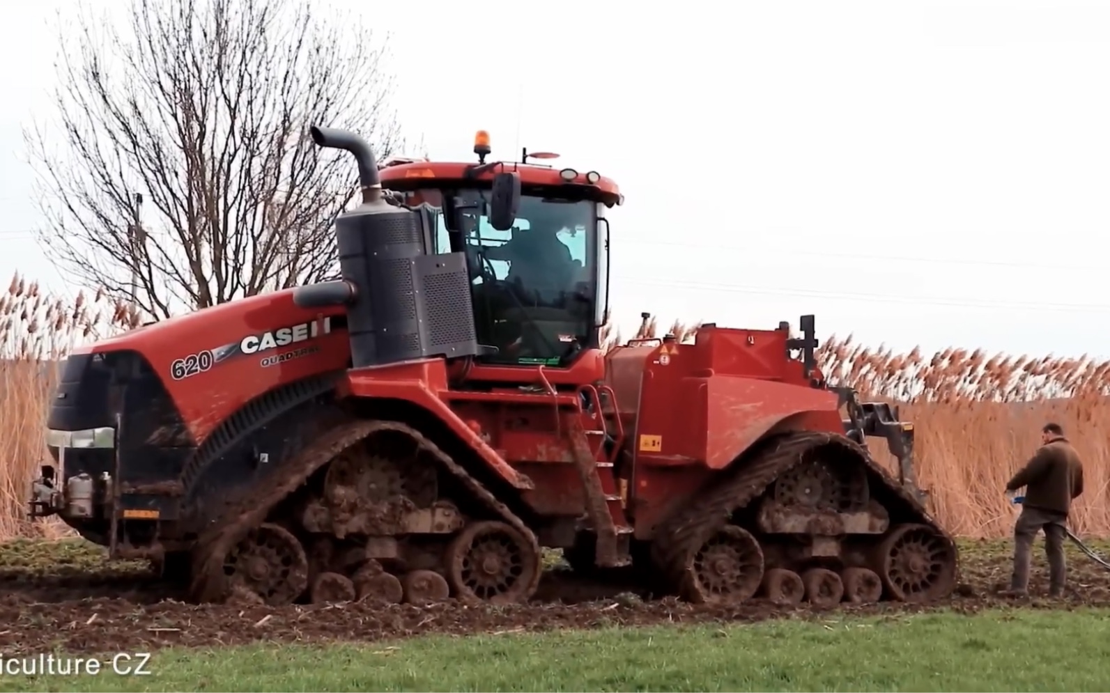 你可以永远相信凯斯履带拖拉机的牵引力!