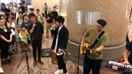 [图]【Busking Live】Alfred許廷鏗《青春頌+停半分鐘聽一闋歌+海闊天空》