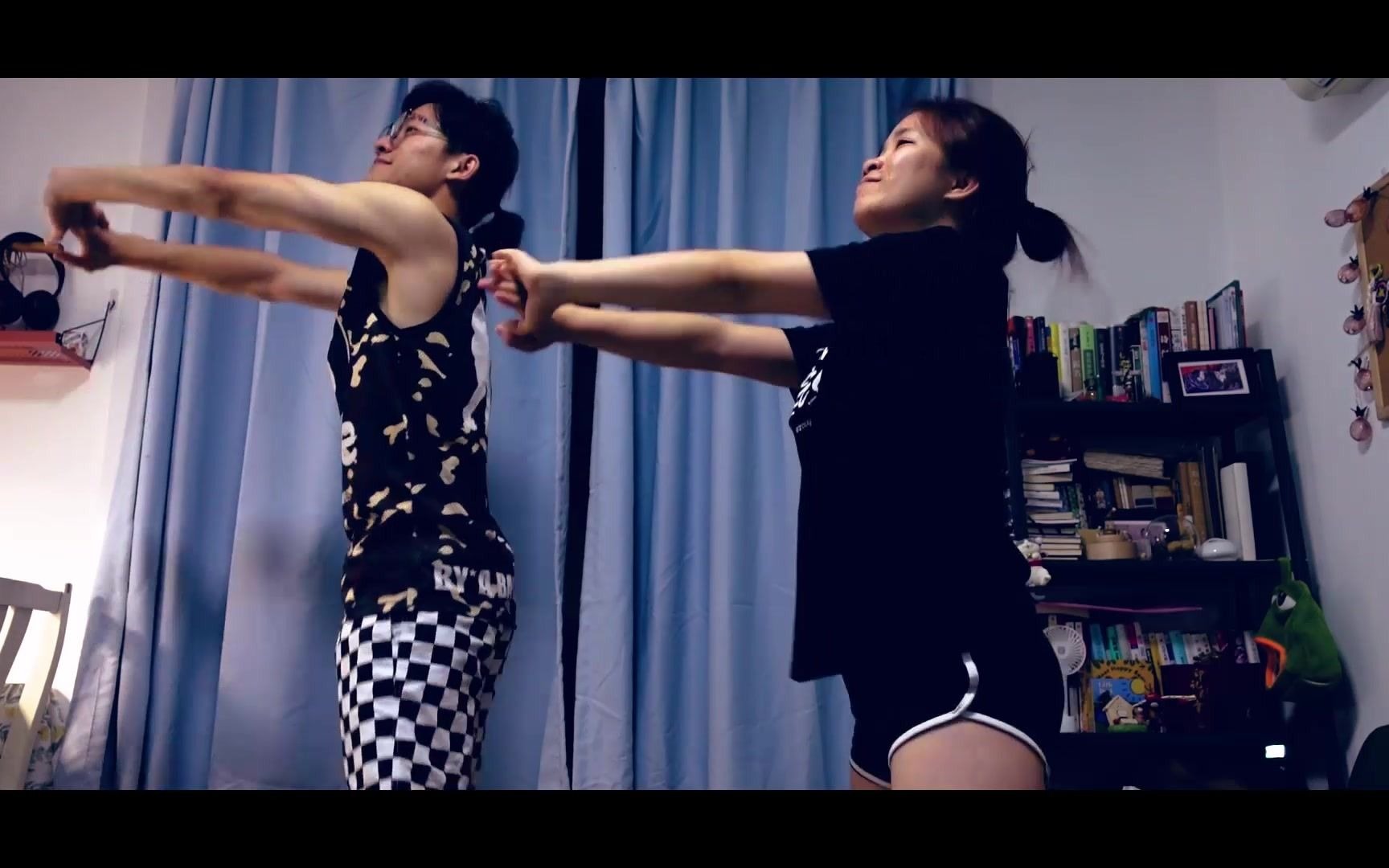 震惊情侣动静太大竟引得楼下阿姨上门投诉