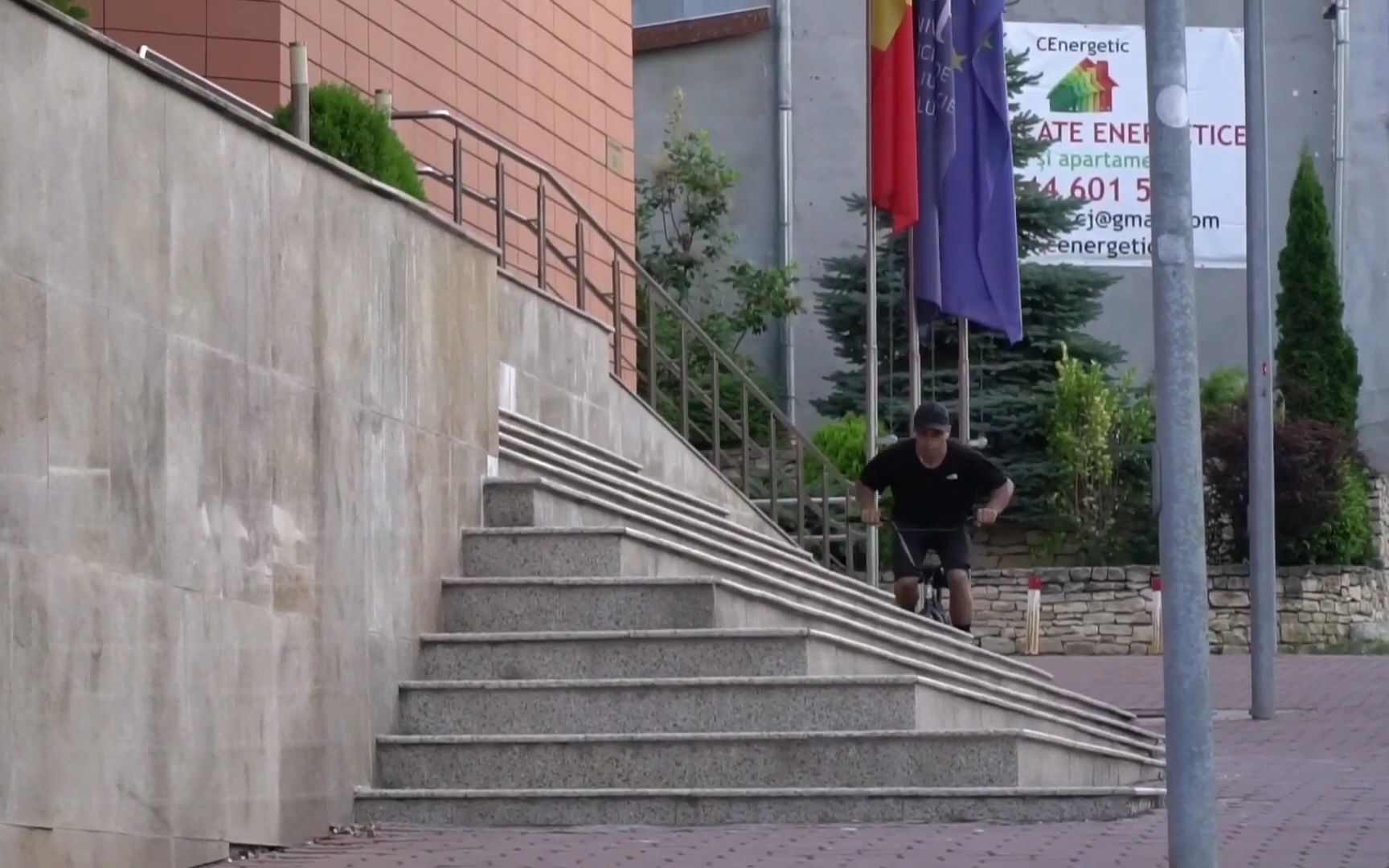 [图]The Assault on Bucharest - Raul Jula x @LURKED #thrasher #skateboarding #bmx #ri