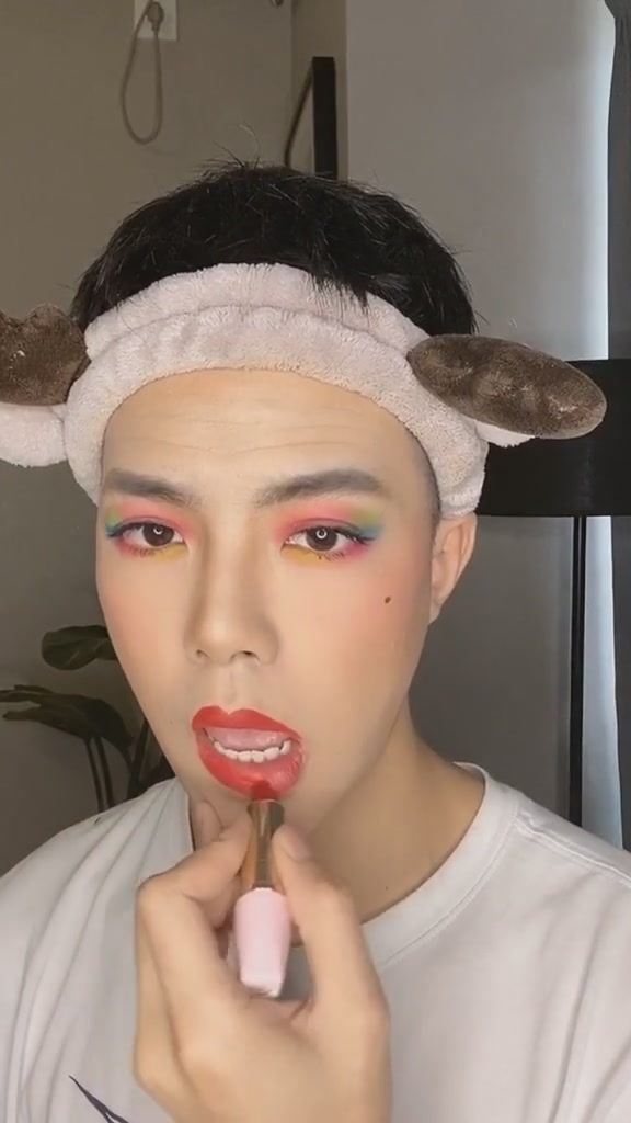 谁说男的不能化女生仿妆的?宣美仿妆这也太好看了吧 美不美我说了算