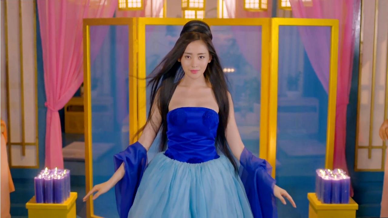 张天爱脱下袍子,瞬间惊艳了众人 盘点古装美女惊艳片段