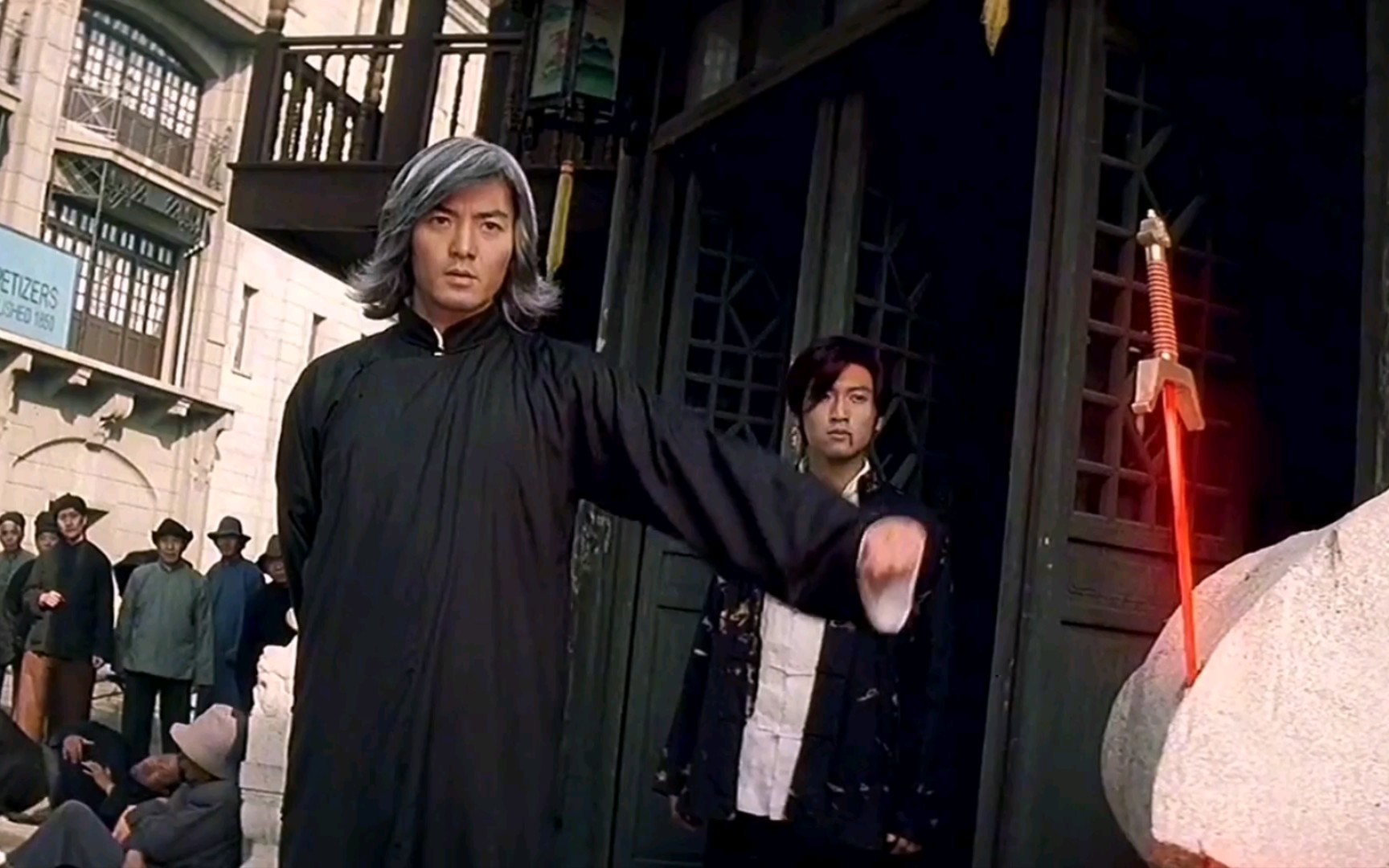 东瀛高手赶尽杀绝,华英雄不再隐忍,赤剑一出分生死!