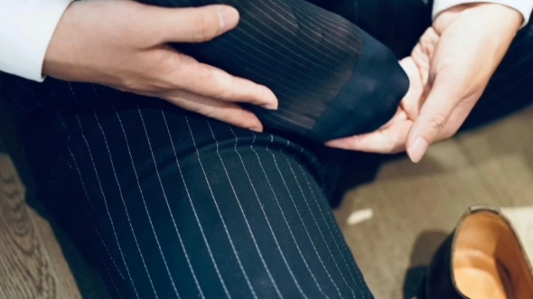 【桀骜爹正装西装】你喜欢抱着西装皮鞋帅哥的脚吗?