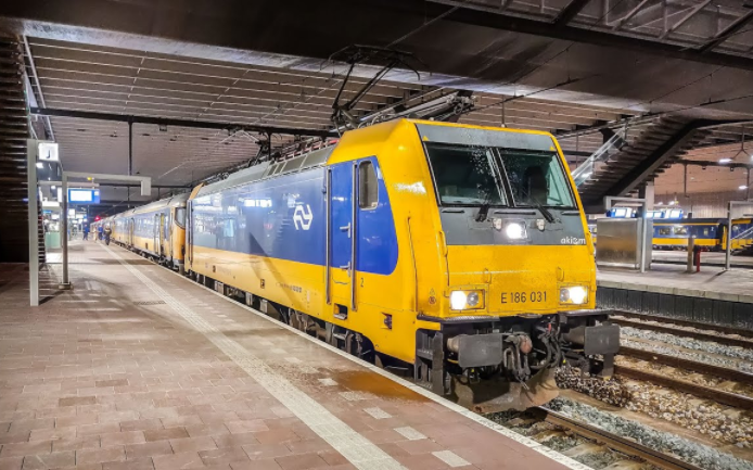 火车前方展望荷兰铁路荷兰高速铁路南线布雷达埃因霍温铁路从