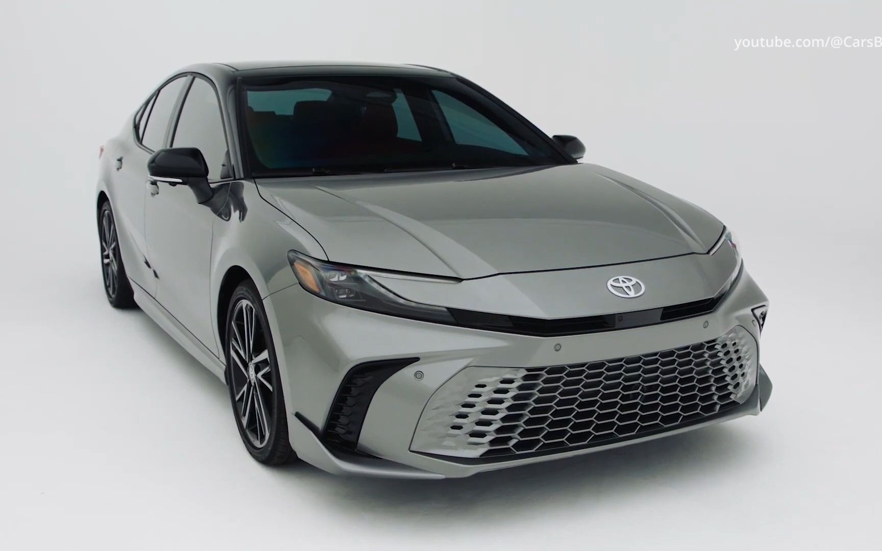 2025 丰田新一代凯美瑞亮相