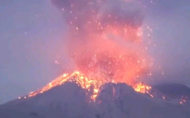 [图]哇！日本火山爆发这么壮观！