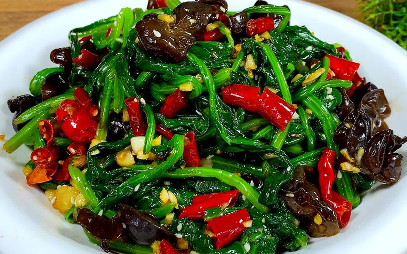 饭店的凉拌菠菜为啥那么好吃?原来技巧在这里,爽口开胃,真解馋