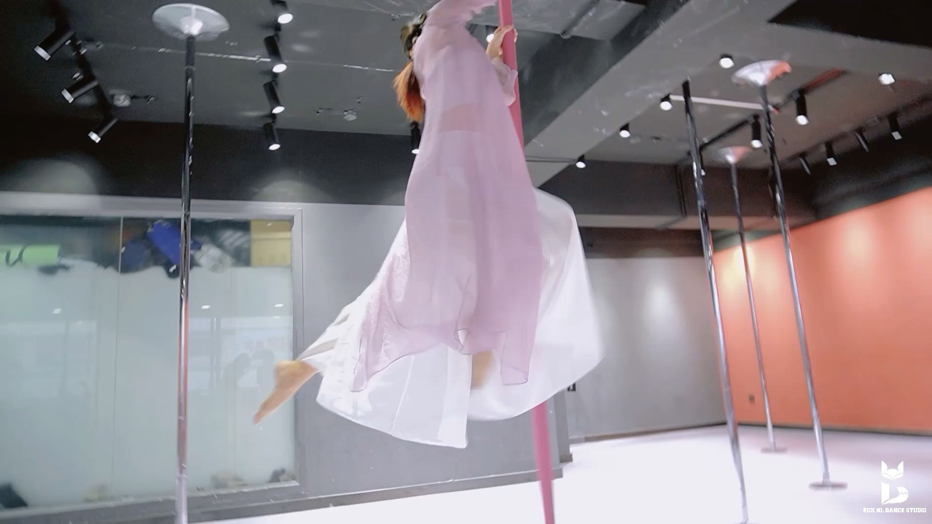 华翎古风钢管舞成人舞蹈