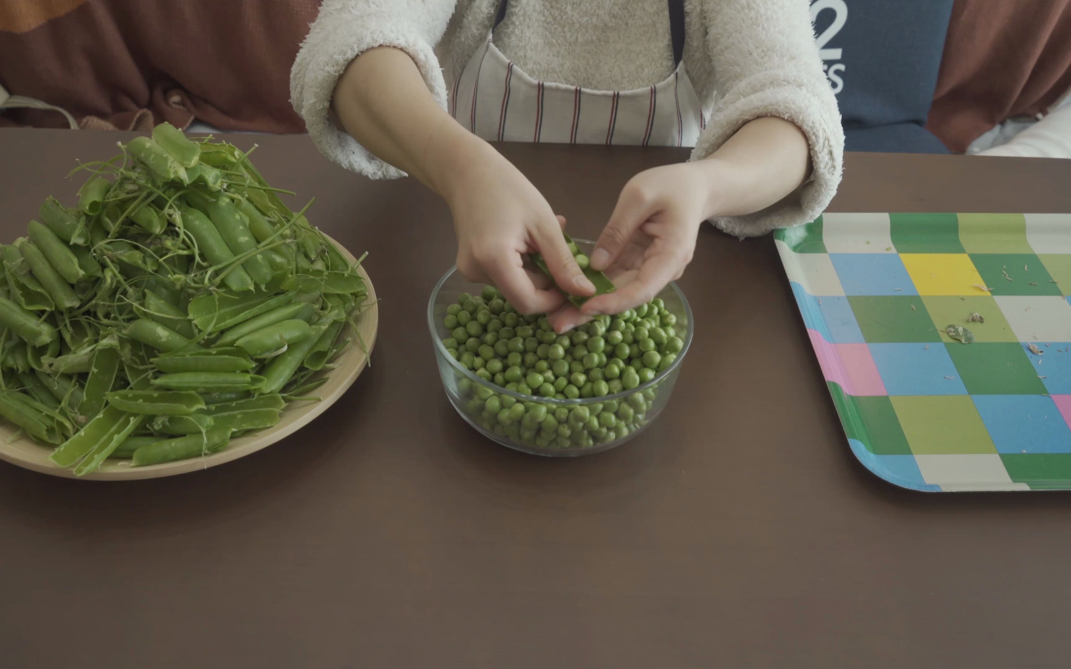 听着这个剥青豆的声音,感觉夏天马上要来了