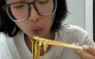 Tải video: 吃个麻辣烫（这博主好多废话，真烦^_^