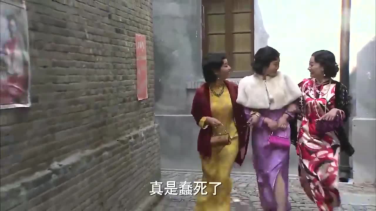 [图]抗战：两个鬼子光天化日，在小巷里堵住三个美女，下秒残忍行凶