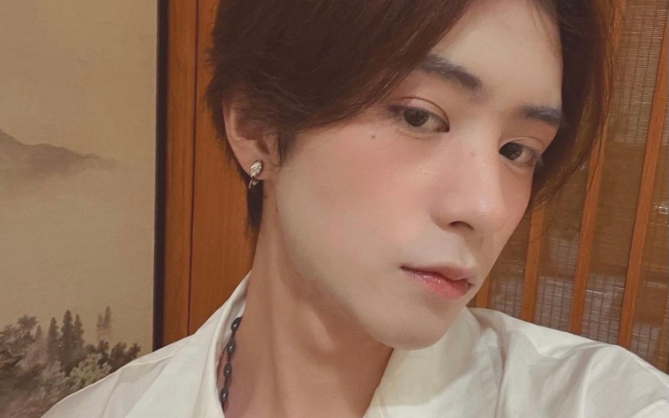 【邓孝慈】出厂后第一个ins自拍!