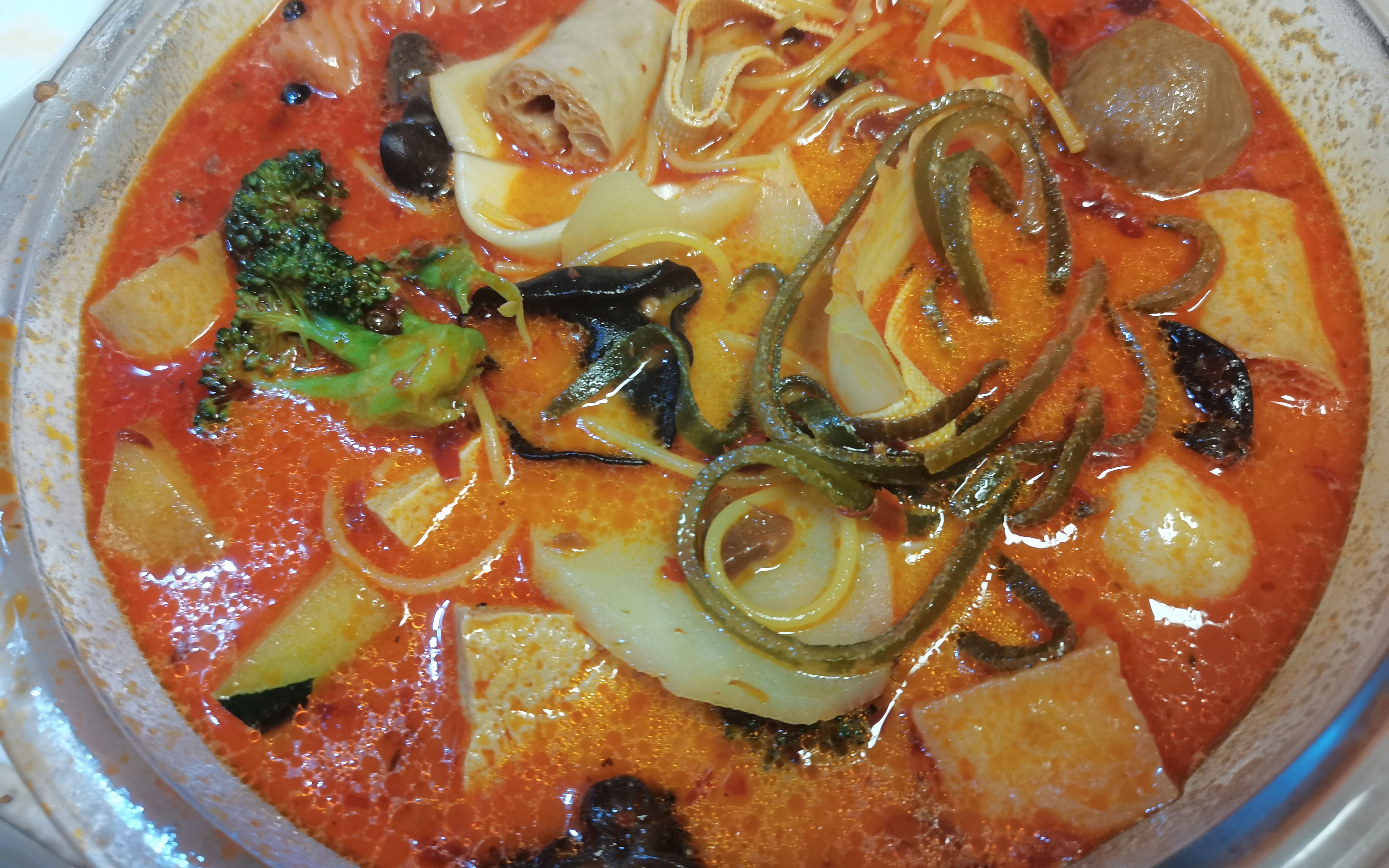 山西老祁煮一大锅麻辣烫,浓香扑鼻,麻辣过瘾,冬天吃上一碗真美