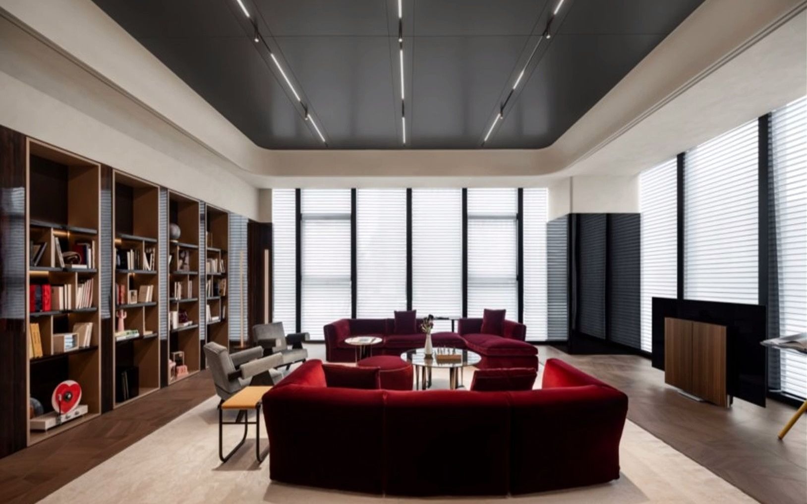 琚宾设计的办公室作品 #展厅案例 展厅丨琚宾新作-上海royana旗舰店