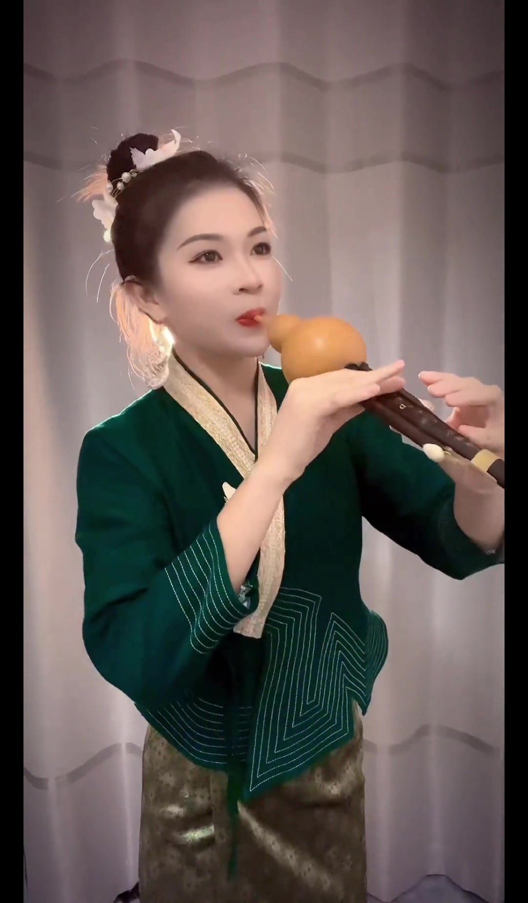 恋爱)时演奏的葫芦丝调,小卜少(姑娘)根据不同的调子分别出自己的情侣