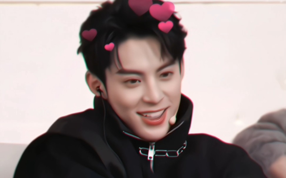 【王鹤棣】头上在冒小心心诶!这么可爱!一口十个