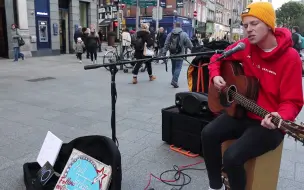 Télécharger la video: 在街头唱了Viva la Vida！