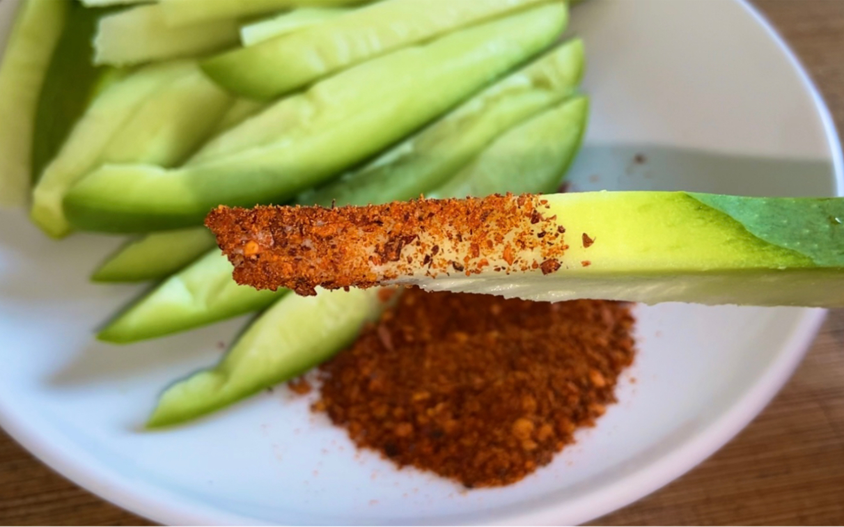 广西水果的独特吃法,青芒果配辣椒面,让人上瘾的味道