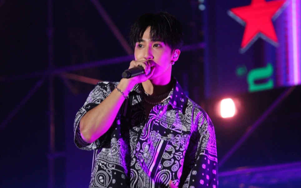 娄峻硕20220611海尼根星银音乐节表演