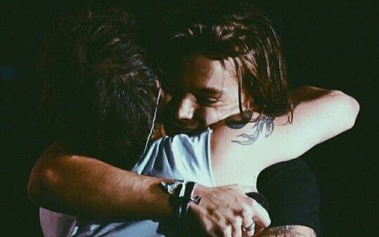 [图]【Larry Stylinson】The HUG!!!!!