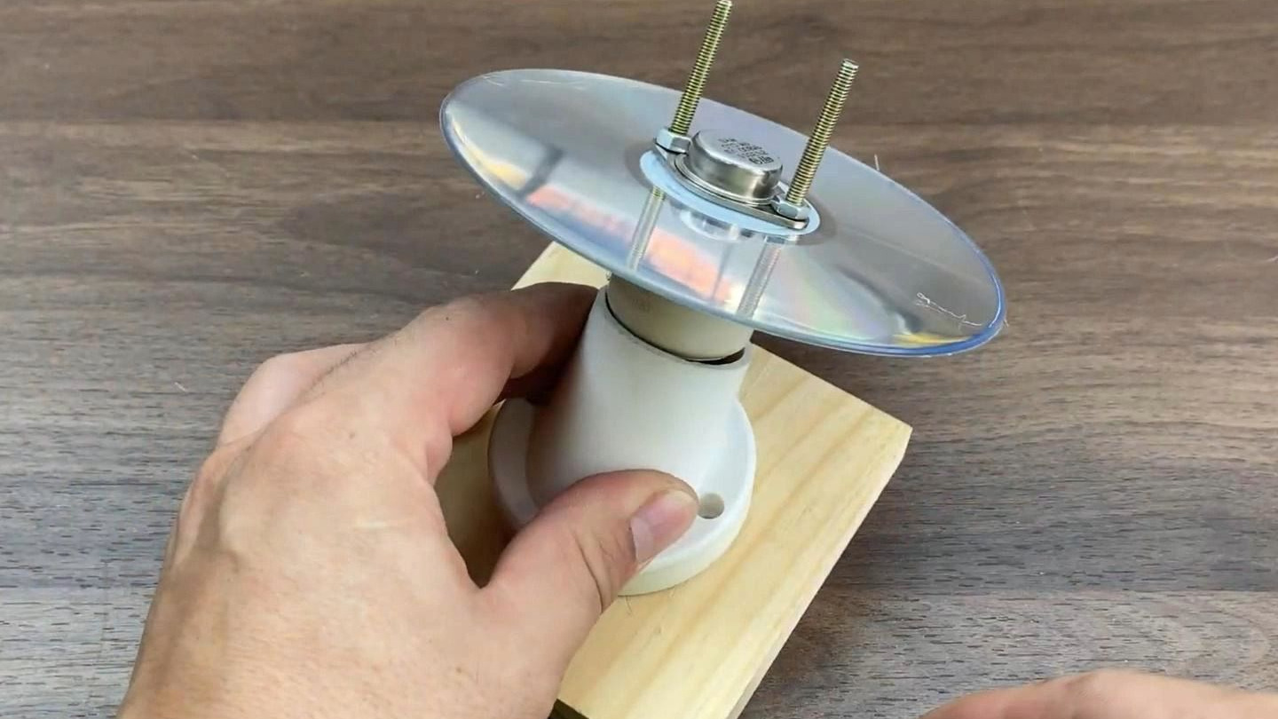废旧光盘改造记:自制简易电视信号接收器 #科技小制作 #diy #电子爱好