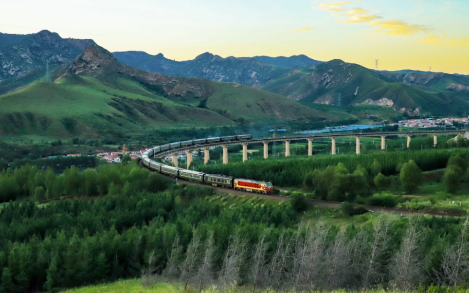 k1519次列车(西宁-沈阳)经棚站停车