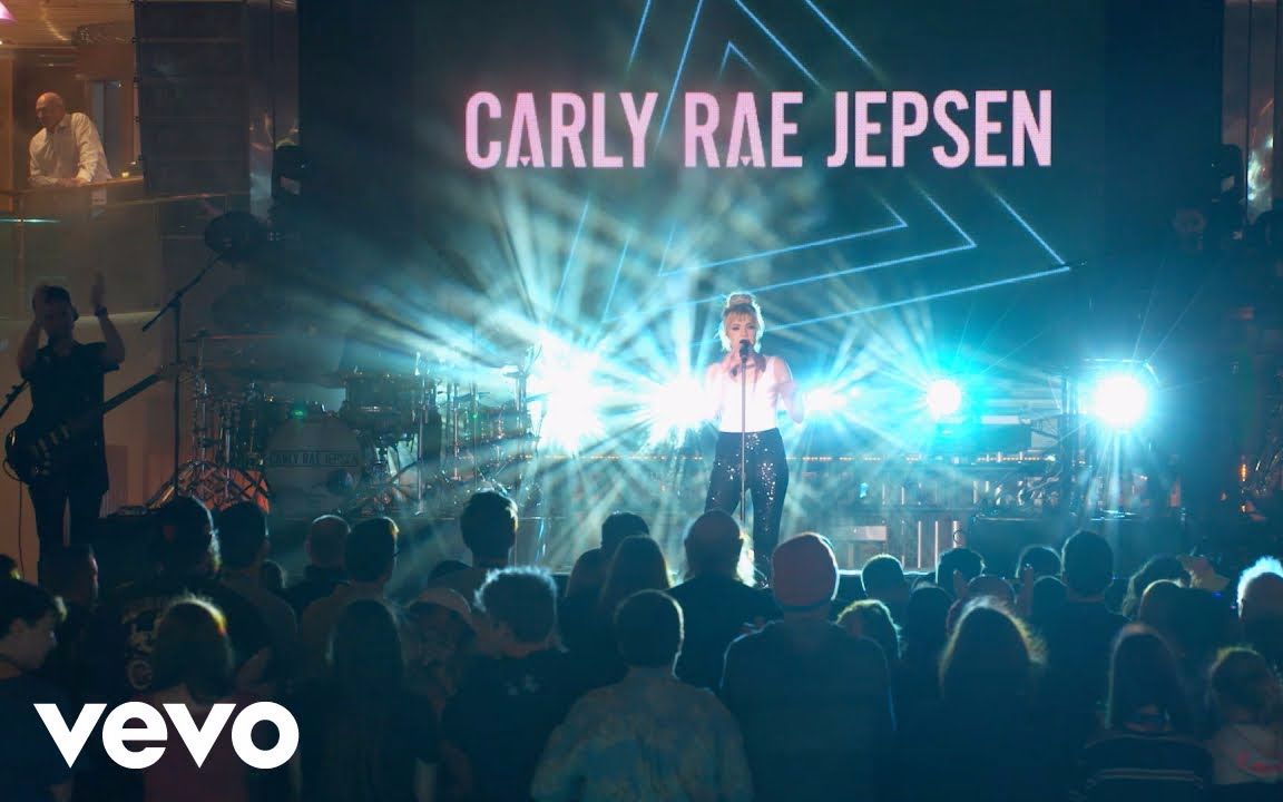 [图]【情绪字幕组】Carly Rae Jepsen - Cut To The Feeling(Live from Carnival Cruise)