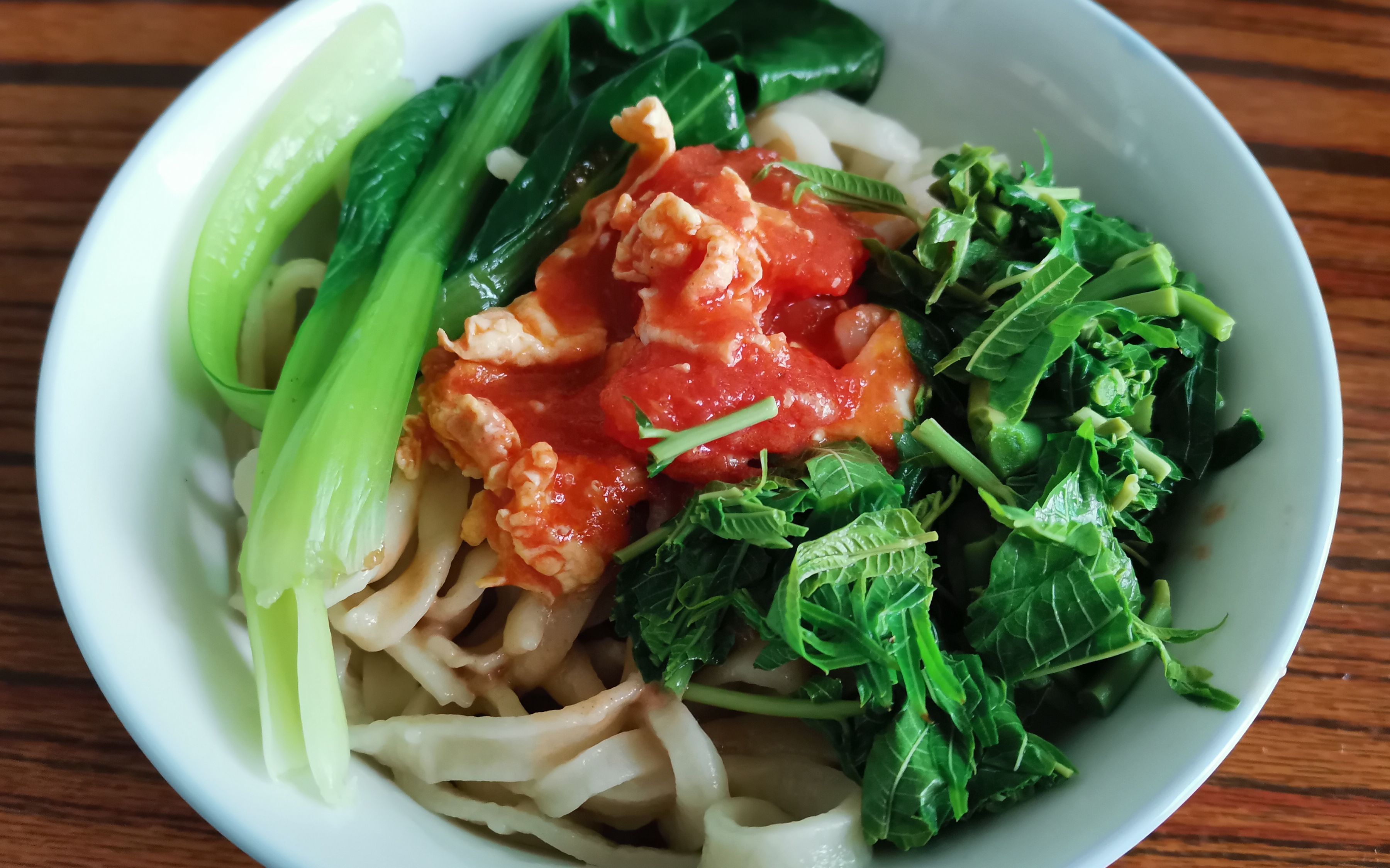 香椿拌面,没吃完的香椿别炒鸡蛋了,教你做香椿拌面,一次能吃两大碗