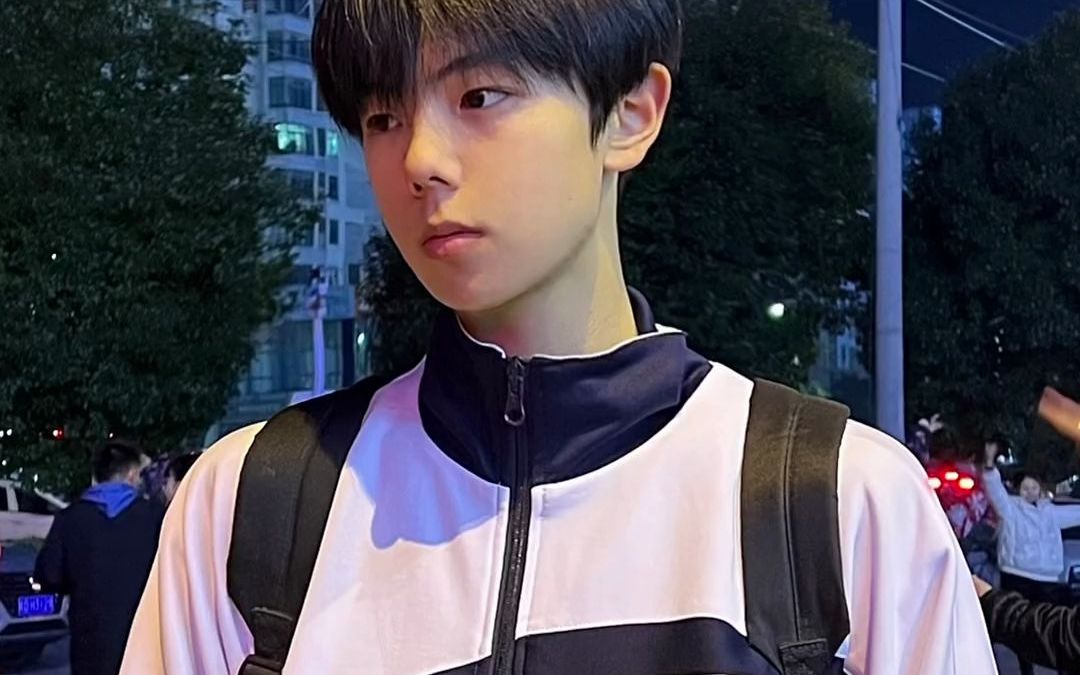 氛围感帅哥之乖弟弟