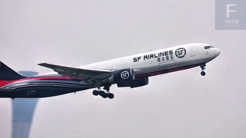 顺丰航空767在西安咸阳机场起飞#飞联传媒