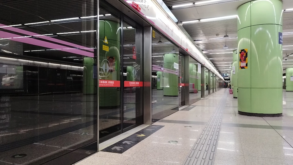 北京地铁5号线北新桥进站