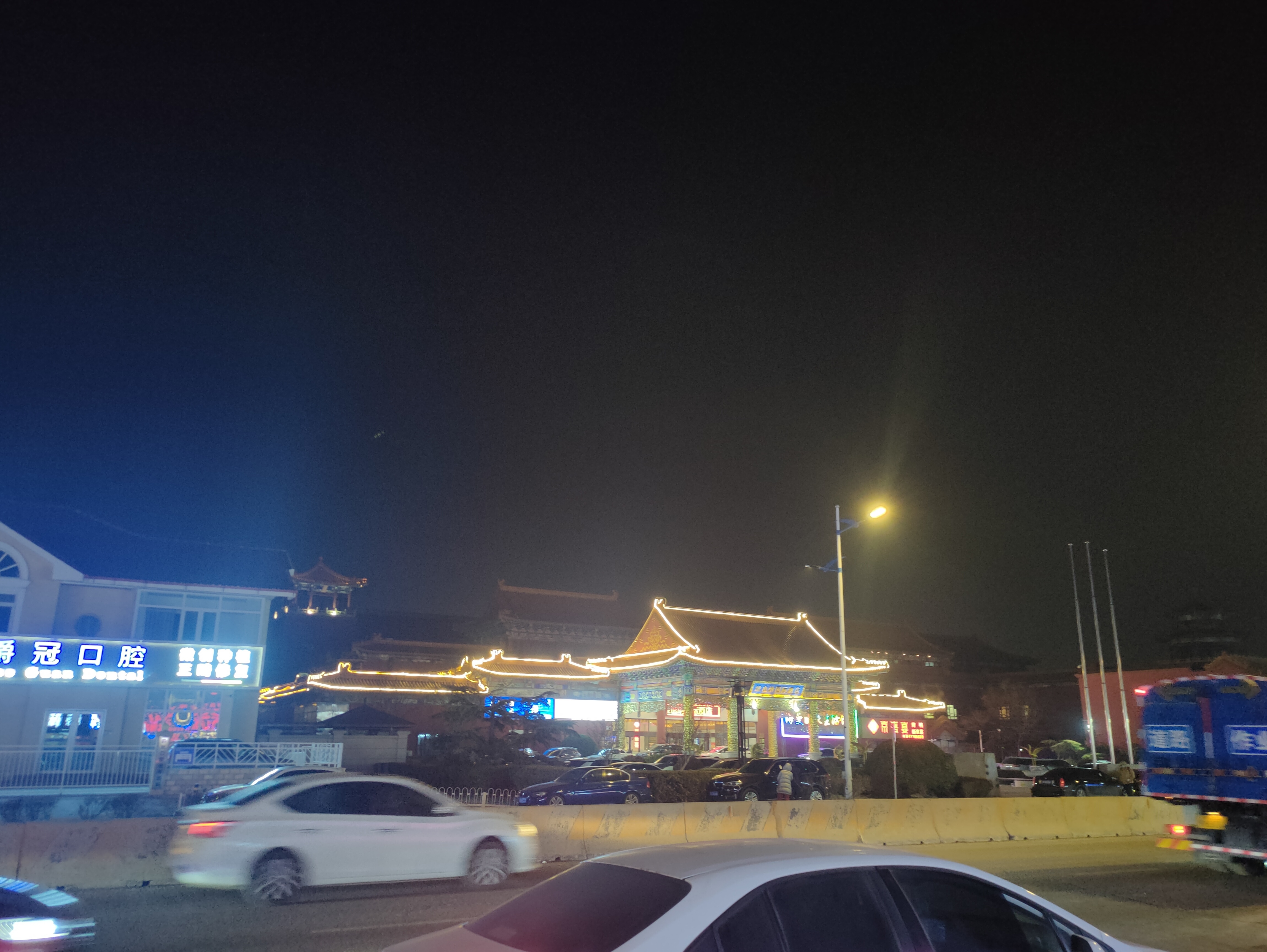 冬天夜景实拍图片