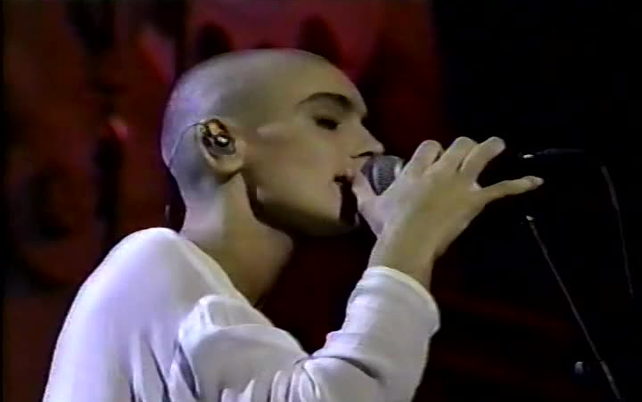 [图]Sinead O'Connor - Nothing Compares 2 U (Live From 1990 MTV VMAs)