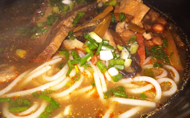 活动  扣肉螺蛳粉|炸假娄叶肉饼