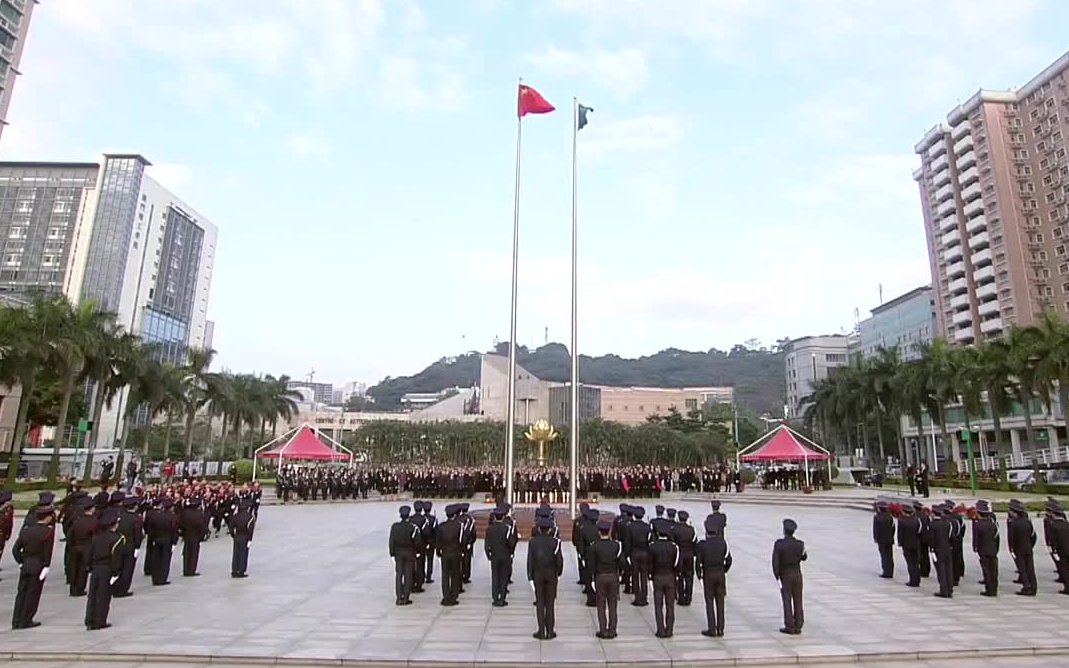 [图]【现场】澳门特别行政区成立15周年升旗仪式